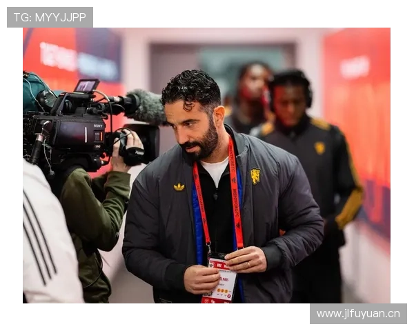 曼联更衣室矛盾再度曝光，内部稳定性承压，赛季表现面临考验