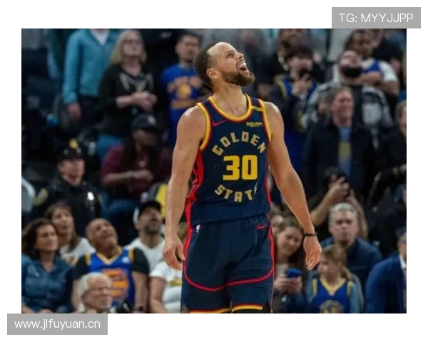 奥拉迪波突破拉开空间，对比库里无球影响不同