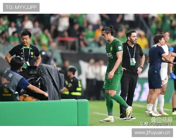 张玉宁拿个大合同，然后球场上还像邻家大哥，真让人分不清他到底哪儿来的距离感